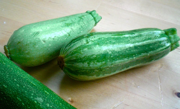 クイックレシピでcourgettesからのおいしいパンケーキ