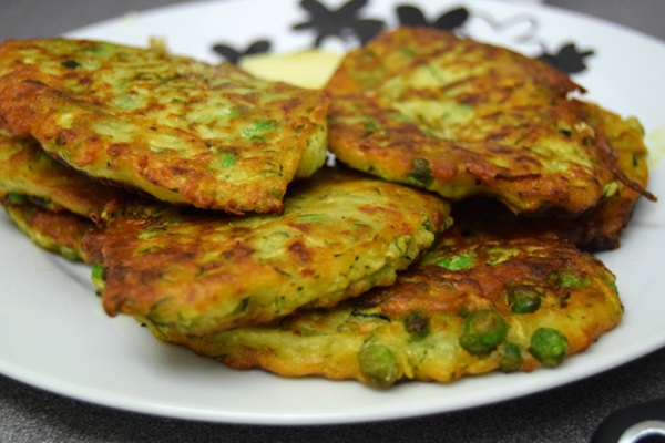クイックレシピでcourgettesからのおいしいパンケーキ