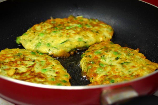 クイックレシピでcourgettesからのおいしいパンケーキ
