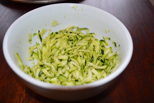 クイックレシピでcourgettesからのおいしいパンケーキ