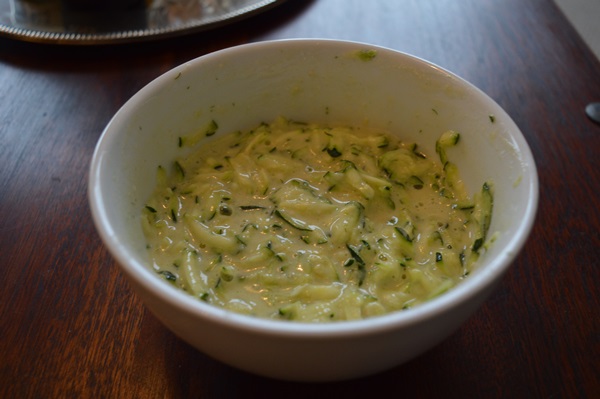 クイックレシピでcourgettesからのおいしいパンケーキ