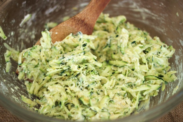 クイックレシピでcourgettesからのおいしいパンケーキ