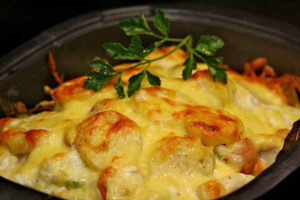 ハリバット、オーブンで焼く:写真付きのレシピ。オーブンで完全に焼き、箔で、野菜で、ジャガイモとチーズで焼き上げる方法