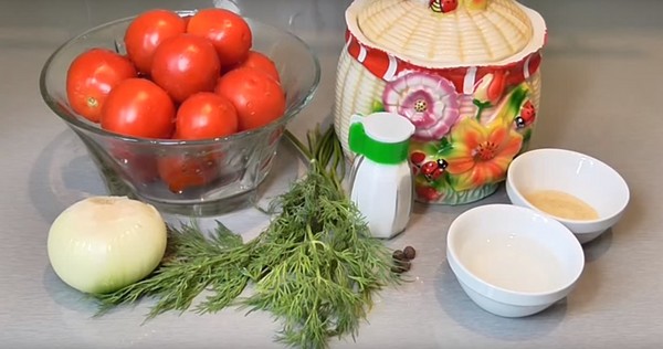 冬のゼラチンのトマト - タマネギとレシピ、滅菌なし。冬のためのゼラチンの収穫トマト 冬のゼラチンのトマト - タマネギとレシピ、滅菌なし。冬のためのゼラチンの収穫トマト