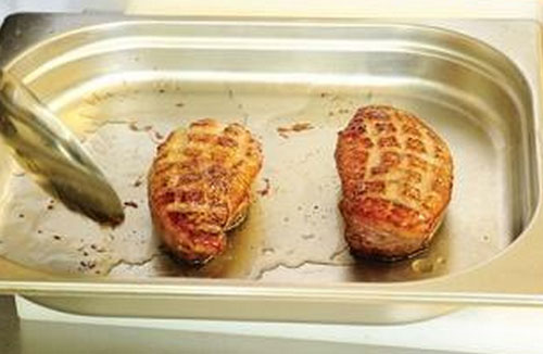 それをベーキングトレイに置く 
