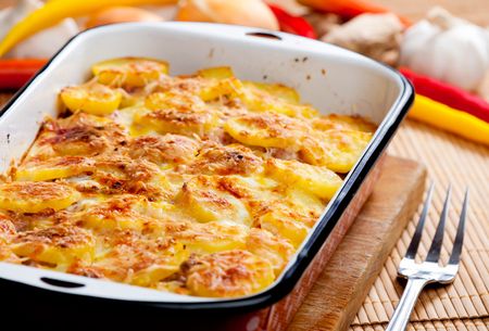 オーブンの豚肉：多目的な料理
