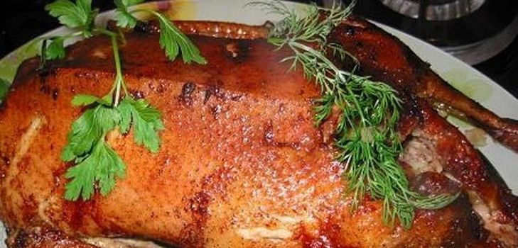 オーブンでアヒル：どのようにおいしい料理ですか？