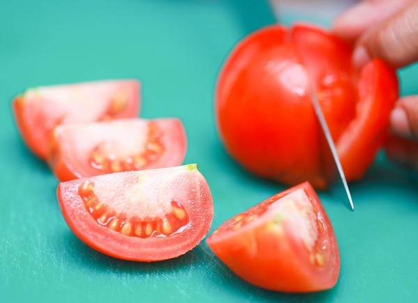 日焼けしたトマト、家庭でのレシピ。冬の野菜乾燥機、オーブンで太陽乾燥トマトを作る方法