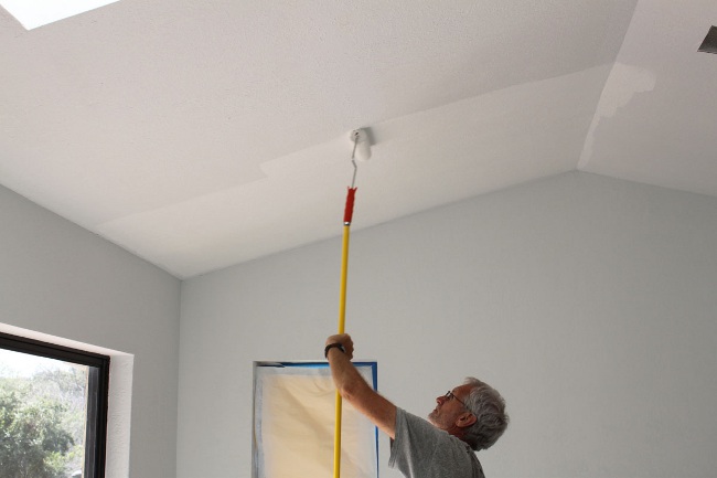 天井を塗る方法