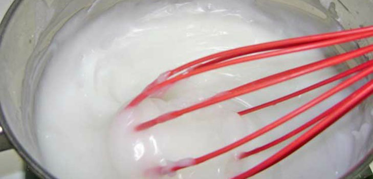 どのように小麦粉のペーストを調理するのですか？