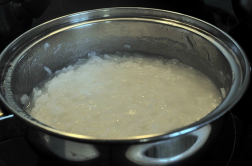 どのように小麦粉のペーストを調理するのですか？
