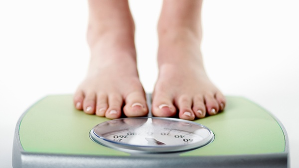 どのようにダイエットや健康に有害な家庭で5,7,10キロで週に体重を減らすために